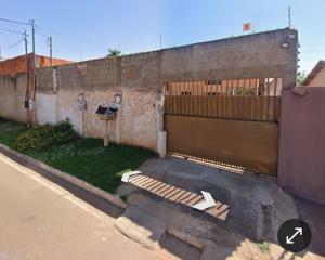 an empty parking lot in front of a building at Pousada RC Q2 in Várzea Grande