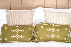 a group of pillows sitting on top of a bed at Central Stroud 3-Bedroom Flat with Fast WiFi in Stroud +15 photos