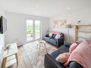 a living room with a couch and a chair at Magnolia Lodge - Uk51603 in Peel