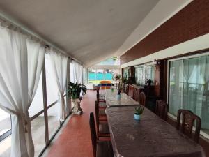 a restaurant with long tables and chairs and windows at PRINGLES 1740 Ámbar in Yerba Buena +5 photos