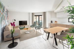 a living room with a couch and a table at ART en Las Palmas - Viviendas Vacacionales in Las Palmas de Gran Canaria