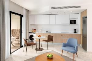 a kitchen and living room with a table and chairs at ART en Las Palmas - Viviendas Vacacionales in Las Palmas de Gran Canaria
