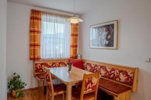 a dining room with a table and chairs and a window at Ferienwohnung Schretthauser in Bad Mitterndorf