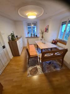 a living room with a table and a kitchen at Ferienhaus Mia in Neumagen-Dhron