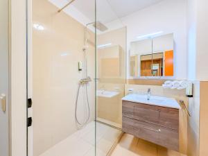 a bathroom with a shower and a sink at Hotel Sachsengang - free parking, near U1 & U2 in Groß-Enzersdorf