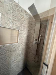 a bathroom with a shower with a shower at Le Suite dei Due Mari cucinino privato in Taranto