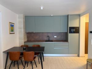 a kitchen with a table and chairs and a sink at Navis Suites & Spa in Mandre