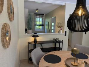 a kitchen and dining room with a table and chairs at 4Strandzeiten - Ferienhaus Luv in Timmendorfer Strand