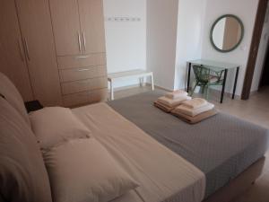 Кровать или кровати в номере Lefka's Villas