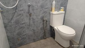 a bathroom with a toilet and a shower at AZ Guest House & Inn in Pasir Mas +24 photos