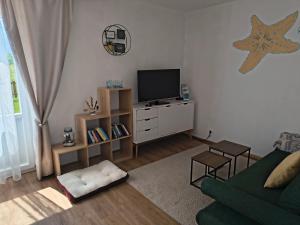 a living room with a couch and a television at SeeSternchen in Faak am See