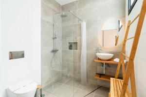 a bathroom with a shower and a toilet and a sink at GuestReady – Steps from Sand • Champagne Pool in Machico
