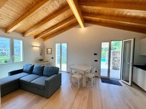 a living room with a couch and a table at House Over The Paradise in Moneglia