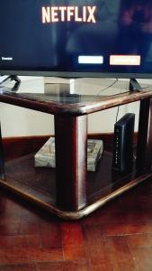 a television on a wooden table with a computer monitor at CasitaLibertad in Villa Augusta