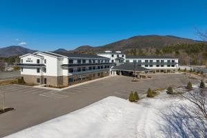 an aerial view of a building with a parking lot at Hotel Indigo North Conway by IHG in North Conway