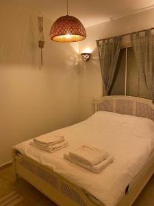 a bedroom with a bed with towels on it at לנשום בצוקים in Zuqim