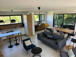 a living room with a couch and a table at Le jardin de la mer in Wierre-Effroy