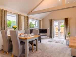 a dining room with a table and chairs and a television at 1 Bed in Wells oc-88969 in Wells