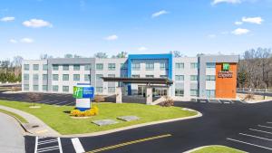 an empty parking lot in front of a building at Holiday Inn Express - Bethlehem by IHG in Winder