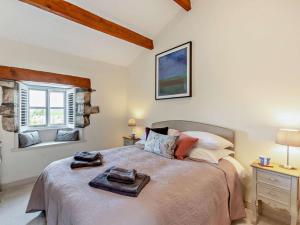 a bedroom with a bed and a window at 2 Bed in Lancaster oc-91411 in Clapham