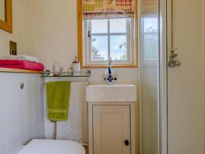a bathroom with a toilet and a sink and a window at 1 Bed in Aylesbury oc-76403 in Ludgershall +10 photos