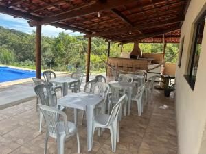 a group of tables and chairs on a patio at Rancho Patrocínio in Patrocínio