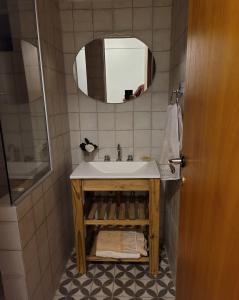 a bathroom with a sink and a mirror at Monoambiente KALKI in Roldán