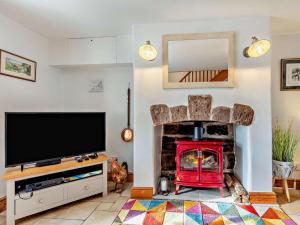 a living room with a fireplace and a television at 2 Bed in Kelsall oc-94445 in Kelsall