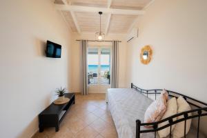 a bedroom with a bed and a view of the ocean at Garden Studios in Alykes