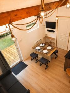 an overhead view of a living room with a table and chairs at Gîtes Hydra Charme et Nature proche Honfleur en Normandie in Conteville