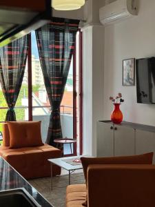 a living room with a couch and a table at City Centre Rooms 4R in Shkodër