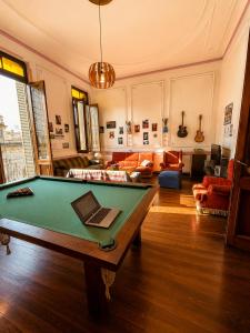 a living room with a pool table in it at A la Gurda Hostel - Barrio Norte in San Miguel de Tucumán