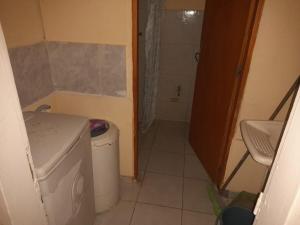 a small bathroom with a toilet and a sink at Ruca in Bragado