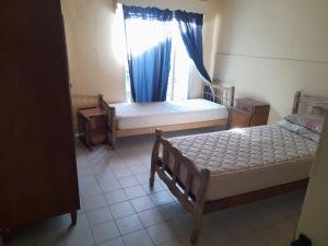 a bedroom with two beds and a window at Ruca in Bragado