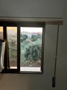 a window in a room with a view of a field at Ahmmad in Şirfah