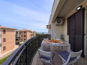 a balcony with a table with fruit on it at -1 min dal mare- AC balcone e garage in Pedaso