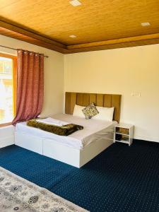 a bedroom with a large bed with a window at Rongmo villa in Leh
