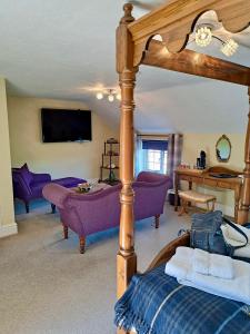 a bedroom with a bed and a living room at Ganton Greyhound Hotel in Ganton