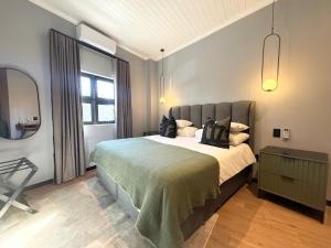 a bedroom with a large bed and a mirror at The Siding Apartments in Hilton +3 photos
