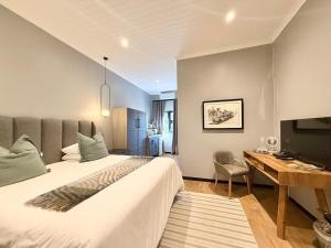 a hotel room with a bed and a desk at The Siding Apartments in Hilton