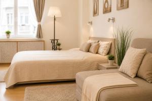 a bedroom with two beds and a couch at Andy's Home Central Apatment in Budapest