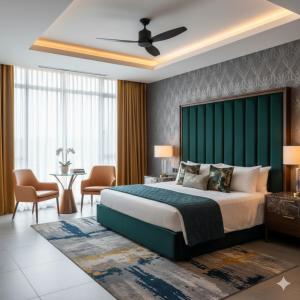 ein Schlafzimmer mit einem großen Bett mit grünem Kopfteil in der Unterkunft Hotel Platinum Grand Near IGI Airport Delhi in Neu-Delhi