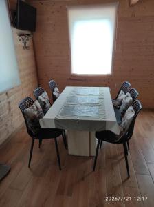 a table and chairs in a room with a window at Chatka Puchatka in Gołubie +17 photos