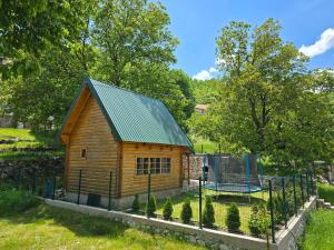a small wooden cabin with a tennis court at Brvnara RIĆKI in Cetinje