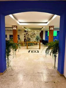 a lobby with a table and potted plants at Hotel Tlayolan in Ciudad Guzmán