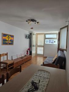a living room with a table and a couch at La casa di Claudia Torre Suda in Torre Suda