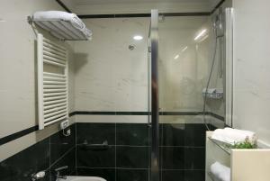 Baðherbergi á JR Hotels Oriente Bari