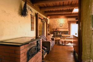 a living room with a brick oven in a house at Saunaga suur puhkemaja Uneallikal, Harjumaal, kuni 11 inimest in Pae
