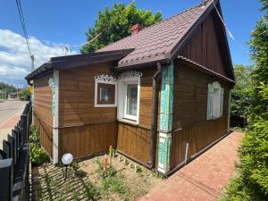 a small wooden house with a brown roof at Chatka w Narwi in Narew