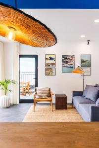 a living room with a couch and a table at Casa do Porto - Santa Cruz B&B in Ribeiras